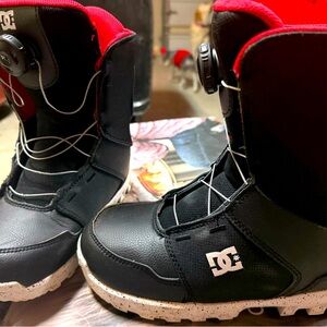 Size 6 Boys Scout 2023 DC snowboard boots